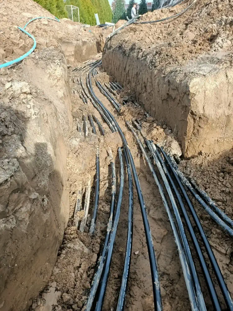Rozprowadzenie rur przyłączeniowych dolnego źródła pompy ciepła